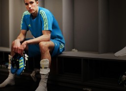 华体会线上入口|全华班蓉城硬撼五外援海牛 韦世豪先发引领中超战术博弈