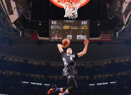 华体会线上入口：替补奇兵张弛一锤定音 于洋染红泰山力克津门虎迎关键胜利