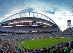 华体会娱乐-匪夷所思！诺伊尔出击失误，酋长球场提前陷入胜利狂欢