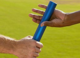 【华体会登陆入口】中超联赛战火重燃，山东上海双雄争冠白热化，保级泥潭激战正酣