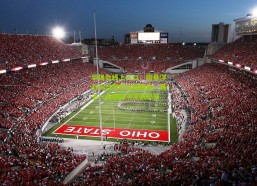 华体会线上入口：磁悬浮石头改写打水漂历史，男子一击跨越河流创纪录