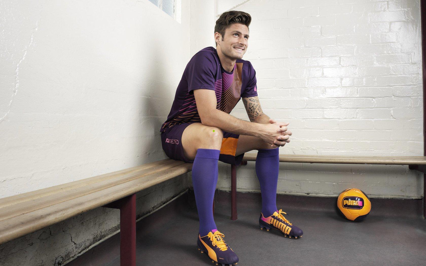 赛场重逢，情谊不散，狄龙与火箭旧友赛后温情相拥